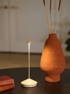 Lampada da tavolo portatile a LED con luce regolabile Pina Pro