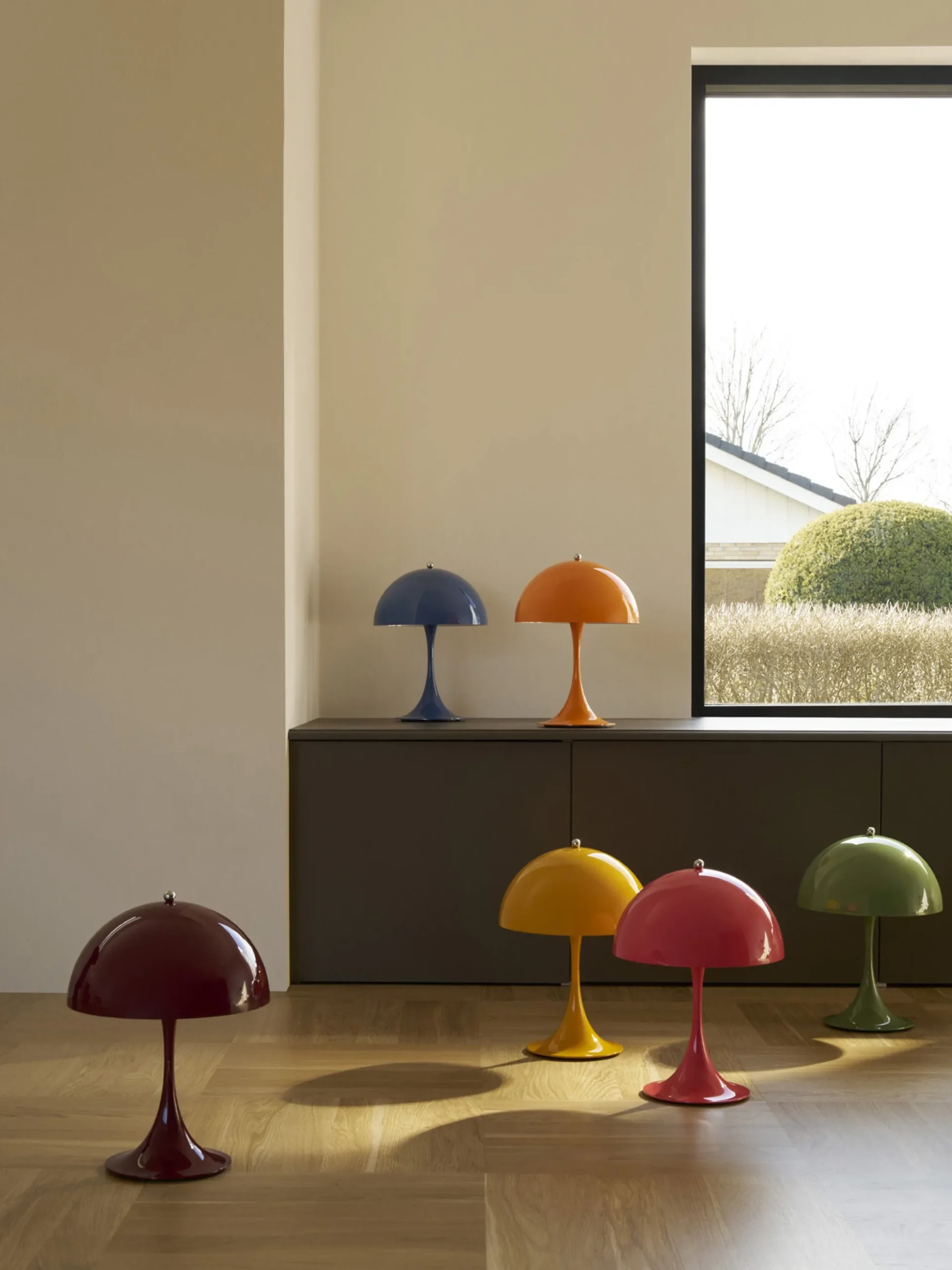 Lampada da tavolo portatile a LED con luce regolabile Panthella 250, Design Verner Panton