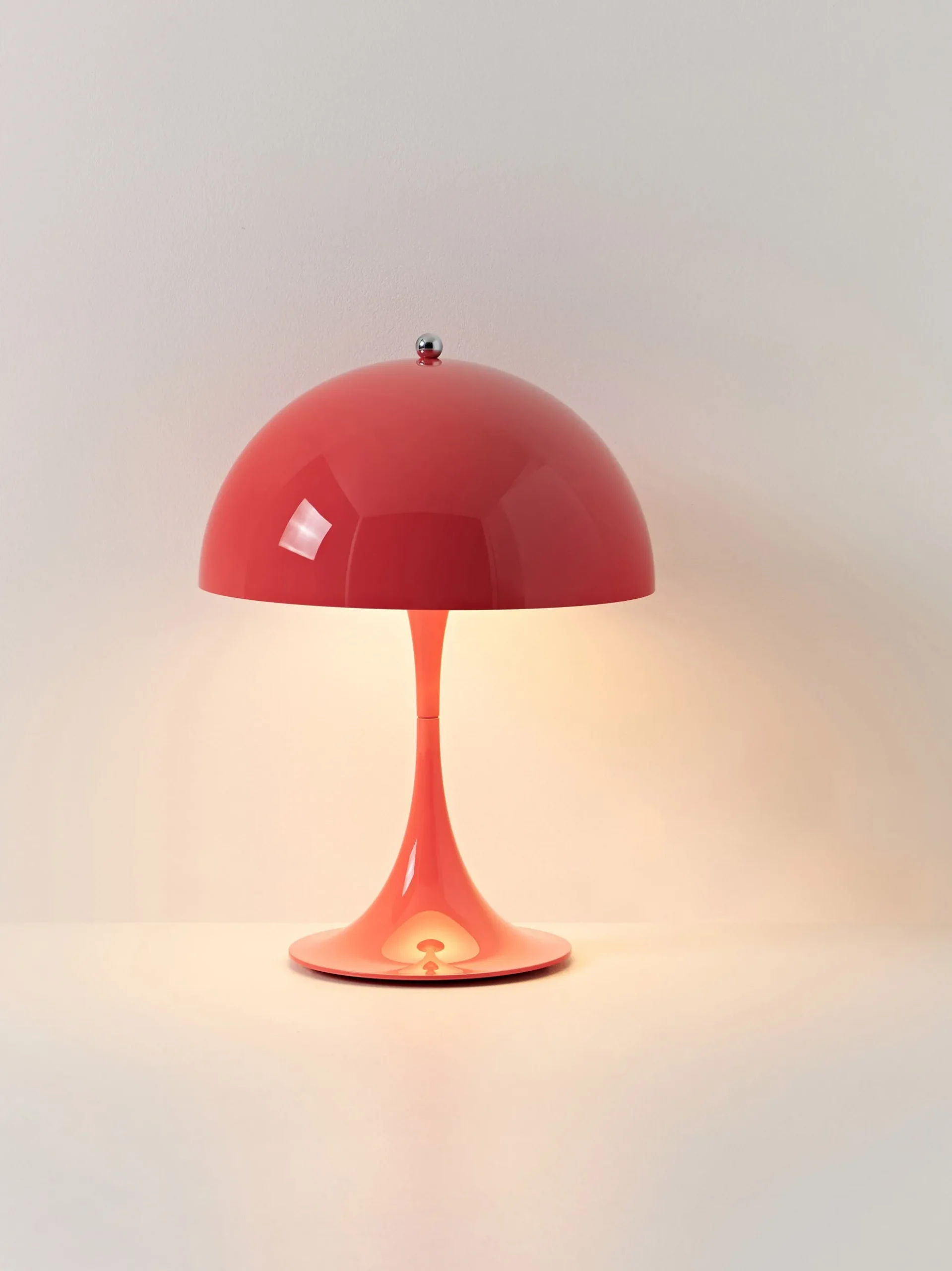 Lampada da tavolo portatile a LED con luce regolabile Panthella 250, Design Verner Panton