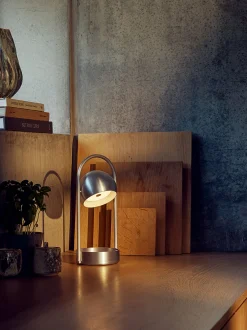 Lampada da tavolo portatile a LED con luce regolabile Ball