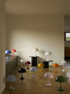 Lampada da tavolo portatile a LED con luce regolabile Panthella 250, Design Verner Panton