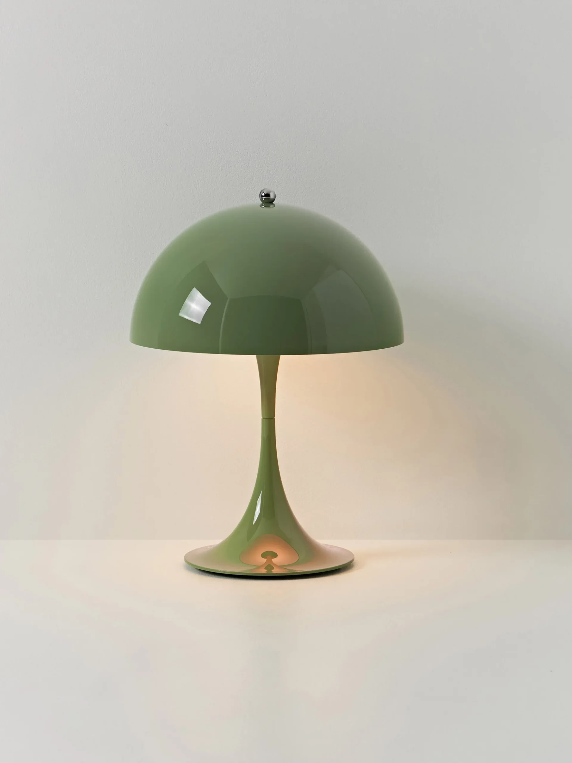 Lampada da tavolo portatile a LED con luce regolabile Panthella 250, Design Verner Panton