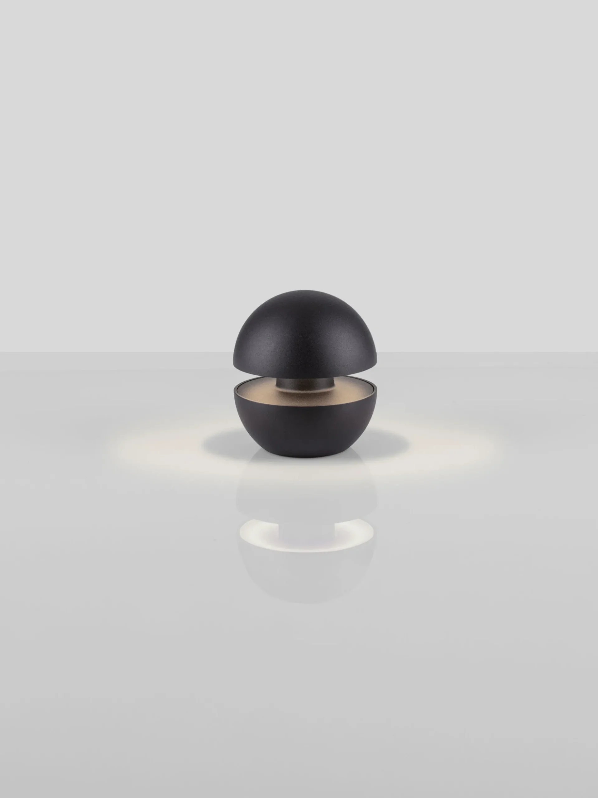 Lampada da tavolo portatile a LED dimmerabile piccola Puk