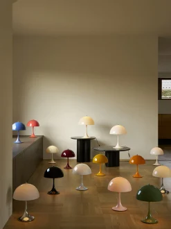 Lampada da tavolo portatile a LED con luce regolabile Panthella 250, Design Verner Panton