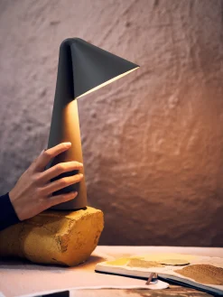 Lampada da tavolo portatile a LED con luce regolabile Ami