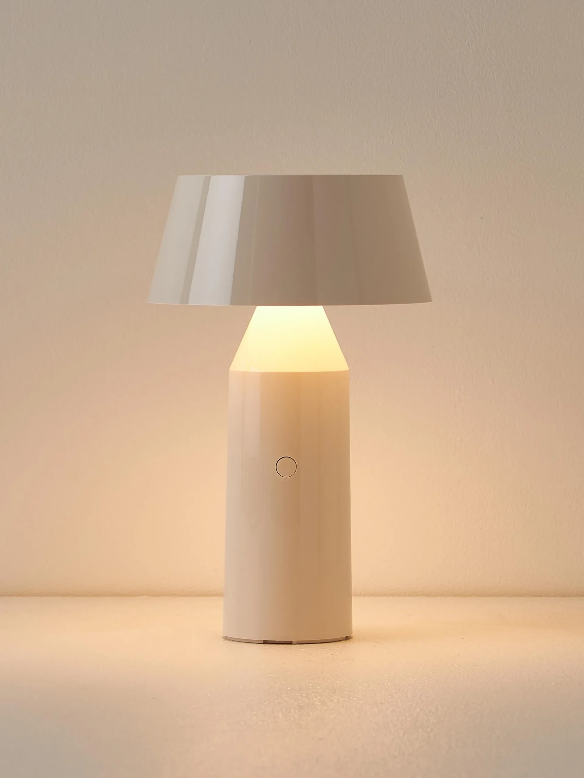 Lampada da tavolo portatile a LED con luce regolabile e paralume orientabile Bicoca
