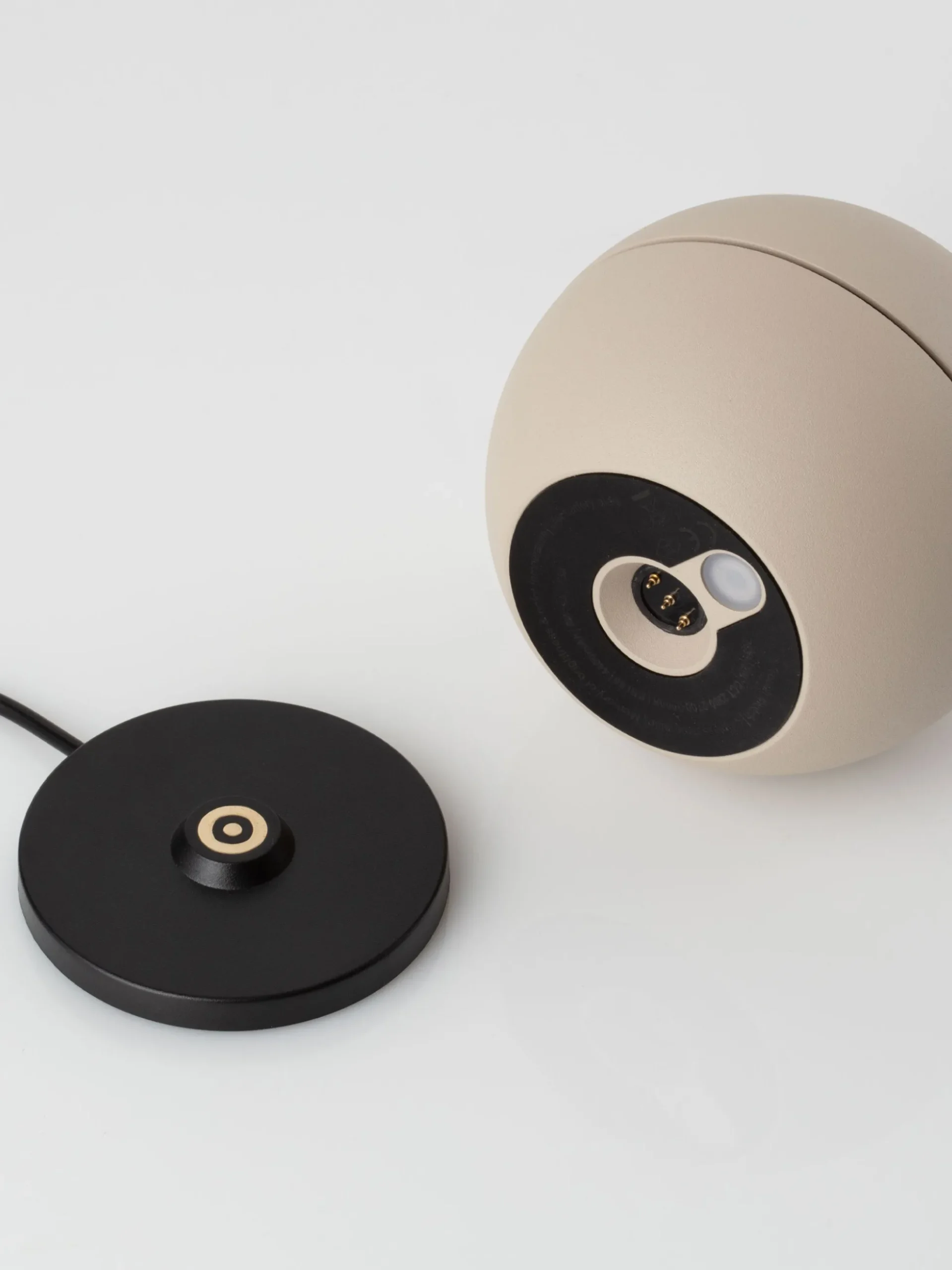 Lampada da tavolo portatile a LED dimmerabile piccola Puk