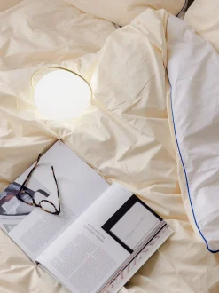 Lampada da tavolo portatile a LED con luce regolabile Orbit