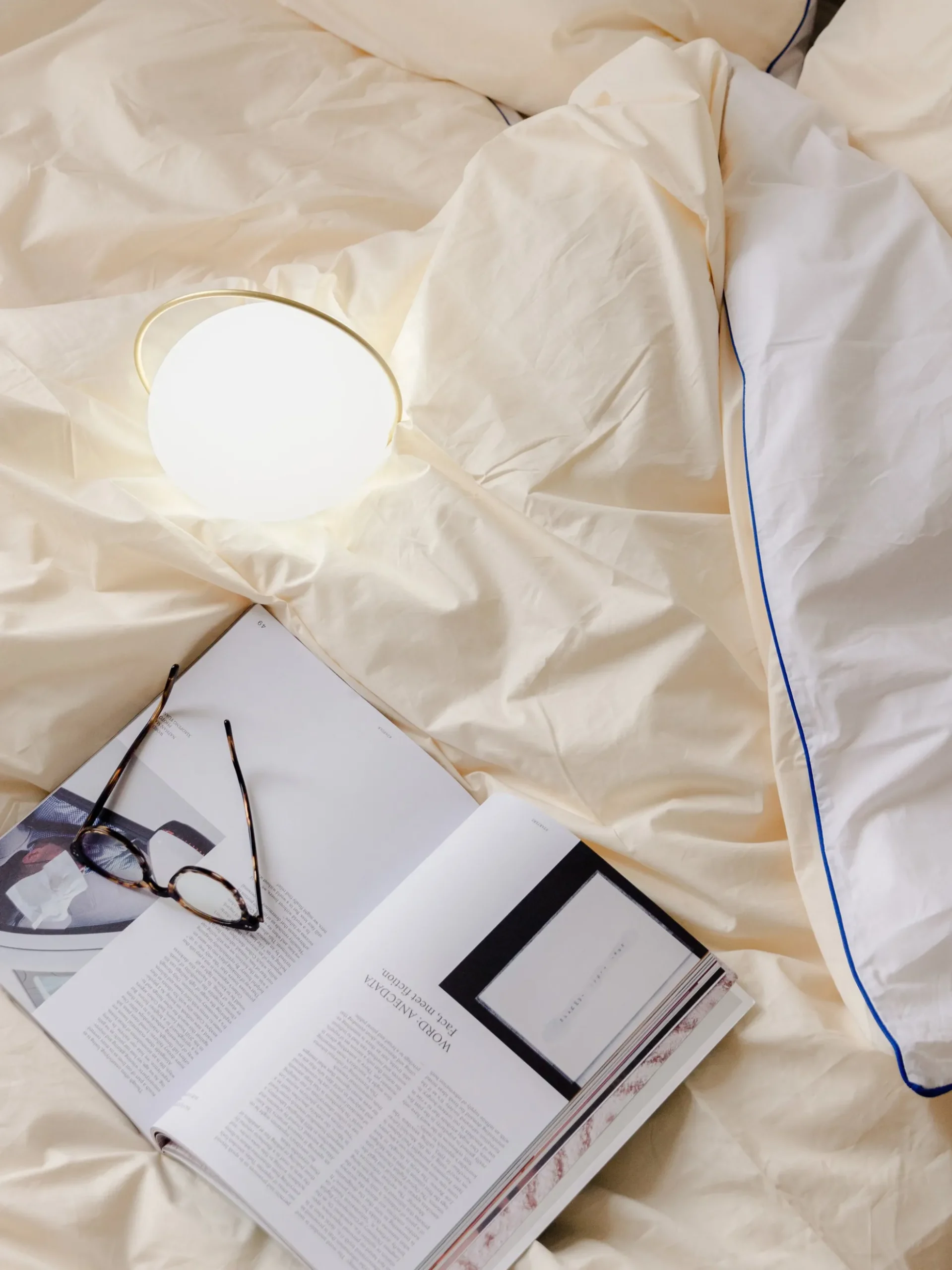 Lampada da tavolo portatile a LED con luce regolabile Orbit