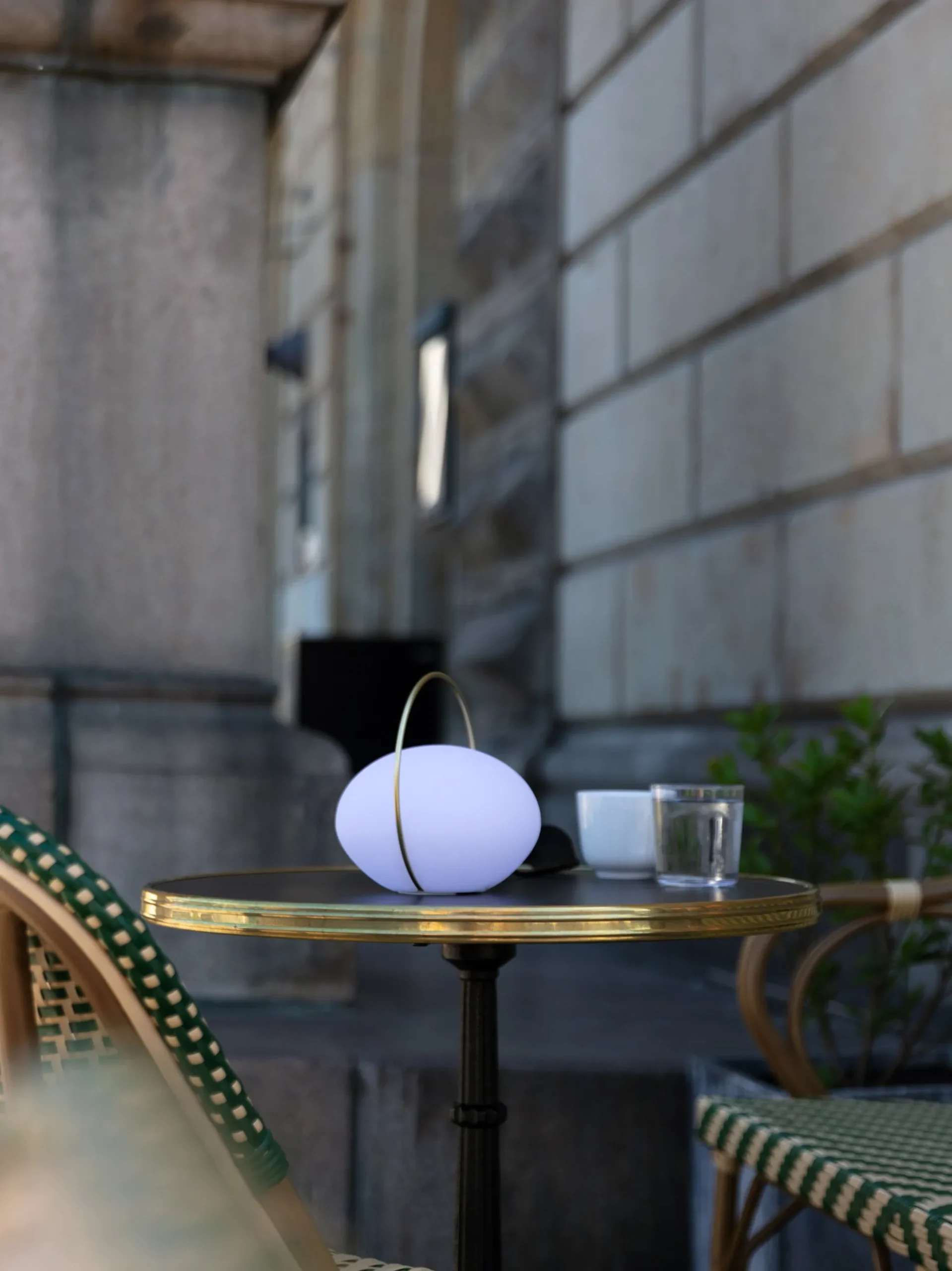 Lampada da tavolo portatile a LED con luce regolabile Orbit