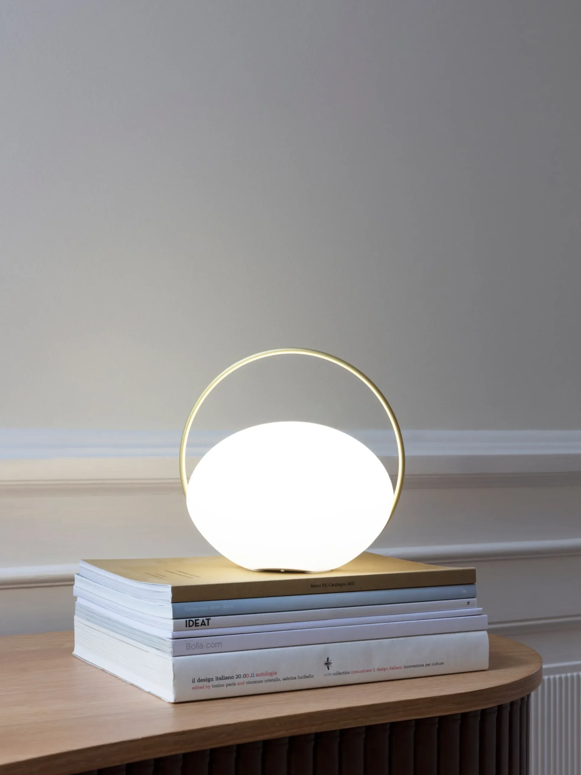 Lampada da tavolo portatile a LED con luce regolabile Orbit