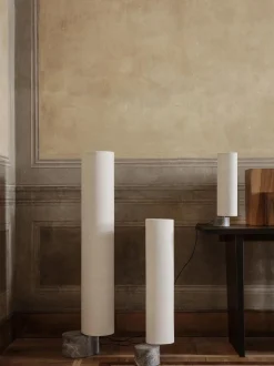 Lampada da terra a LED con luce regolabile e base in marmo Unbound, varie misure