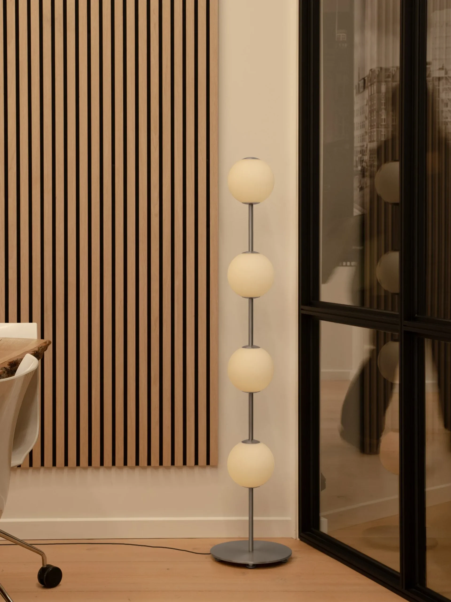 Lampada da terra a LED in vetro soffiato con luce regolabile Audrey