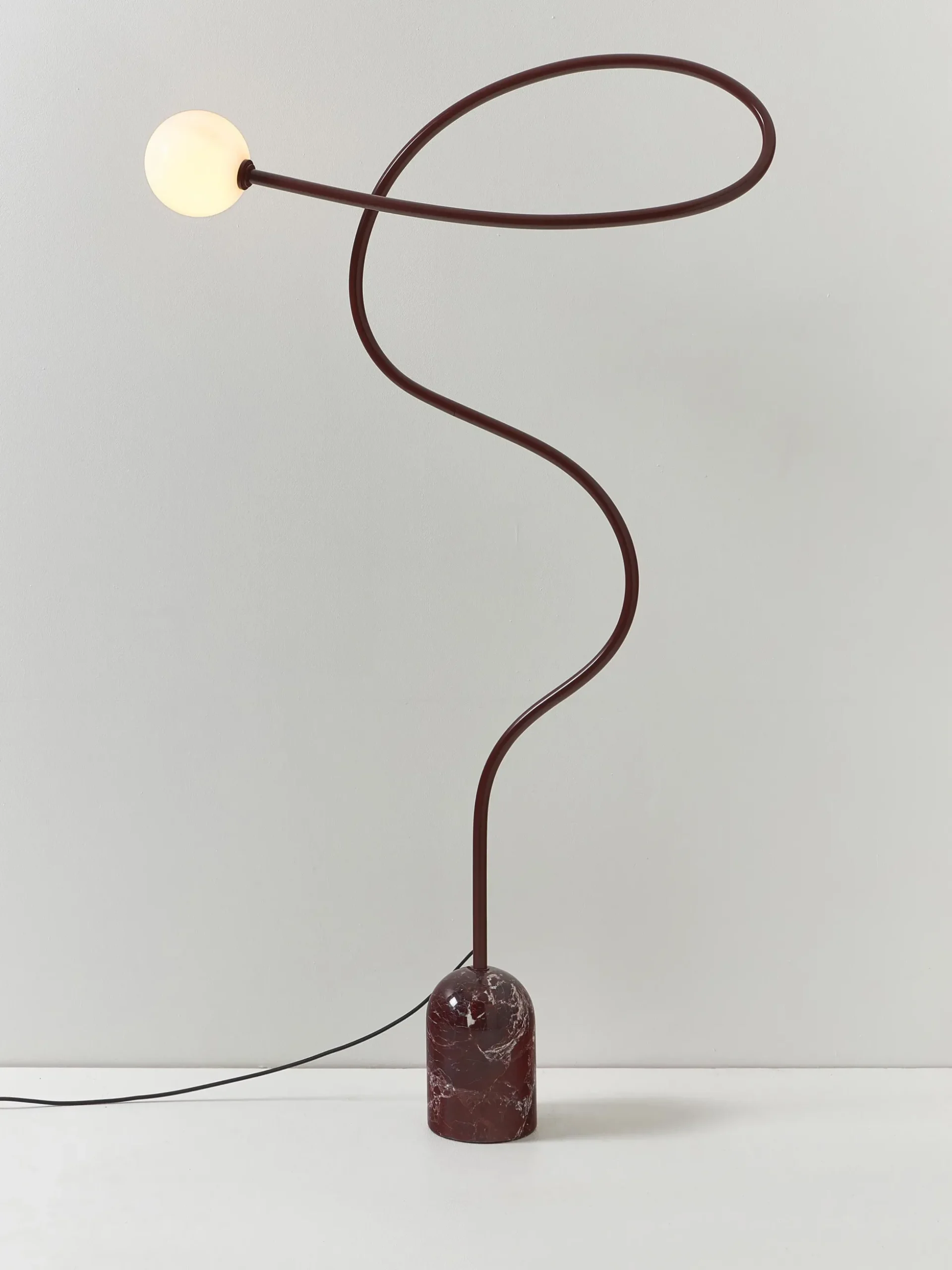 Lampada da terra con base in marmo Alina