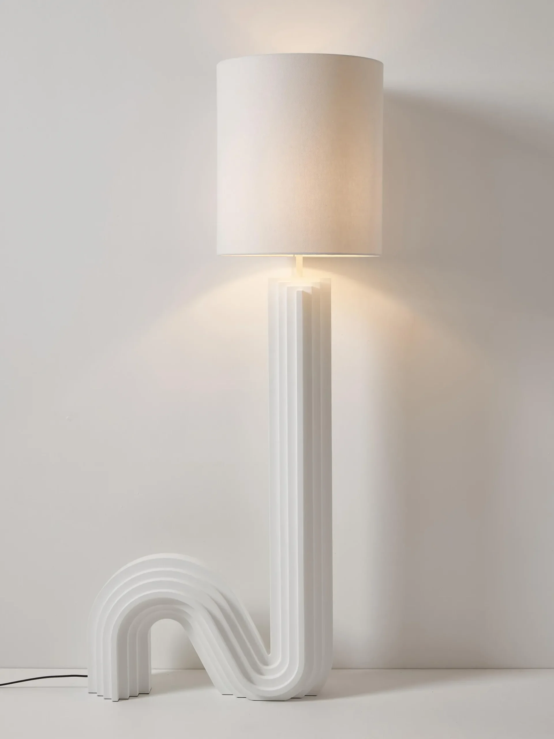 Lampada da terra di design Luomo