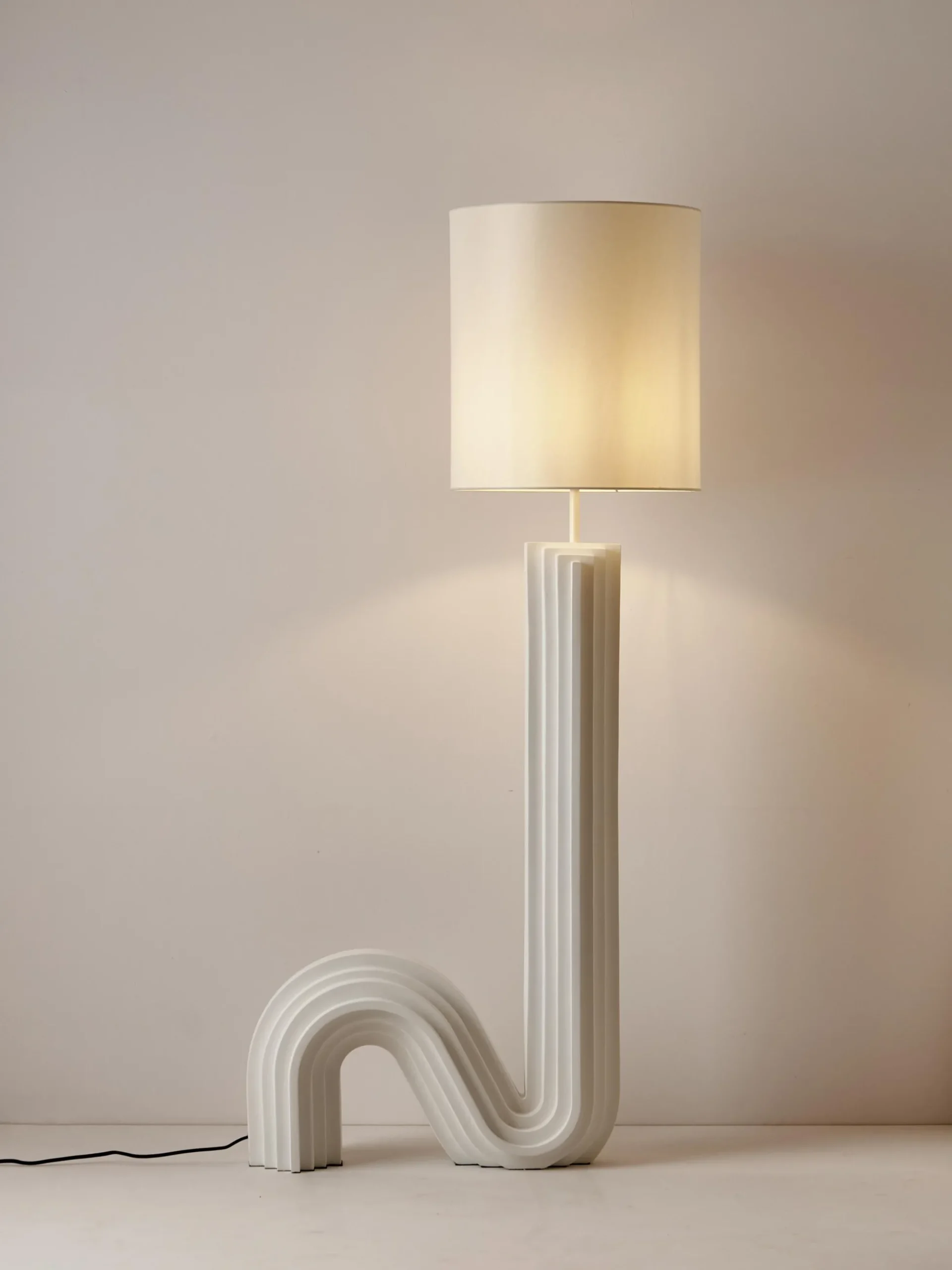 Lampada da terra di design Luomo