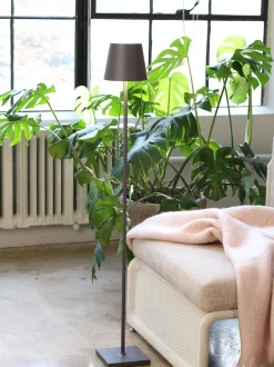 Lampada da terra portatile a LED con luce regolabile Poldina