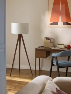 Lampada treppiede da terra scandi in legno massiccio Jake