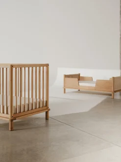 Lettino per bambini regolabile in altezza in legno di quercia Latitude, 70 x 140 cm