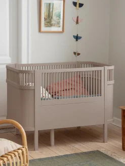 Lettino per bambini allungabile in legno di betulla Baby & Jr., 70 x 110/150 cm