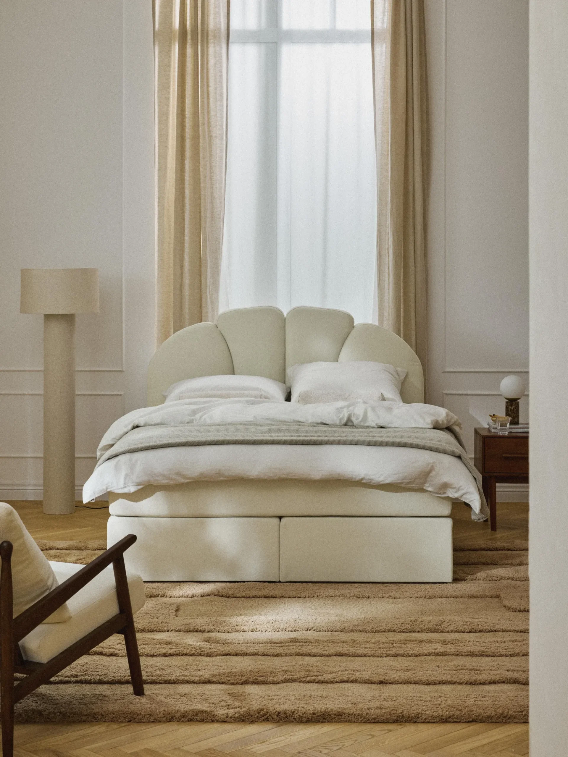 Letto boxspring con vano contenitore Romia