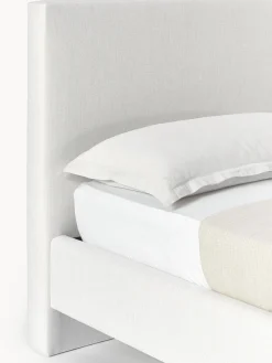 Letto imbottito con piedini in legno Giulia