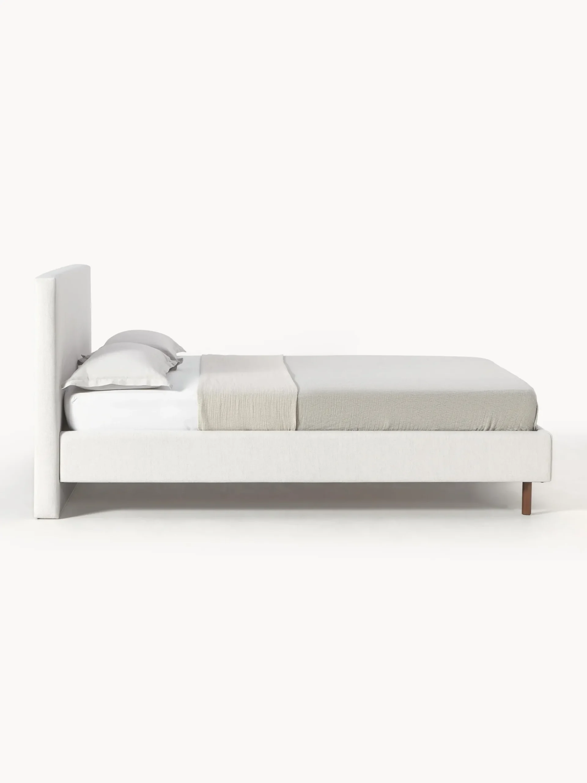 Letto imbottito con piedini in legno Giulia
