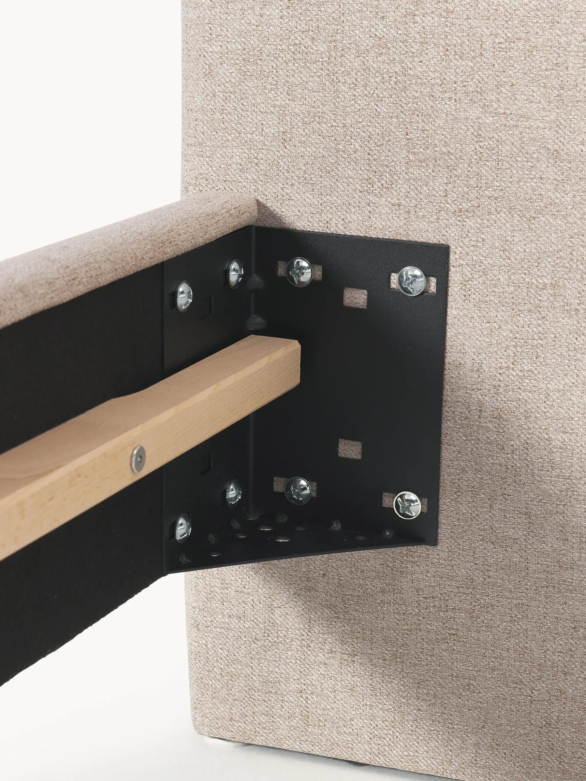 Letto imbottito con piedini in legno Giulia