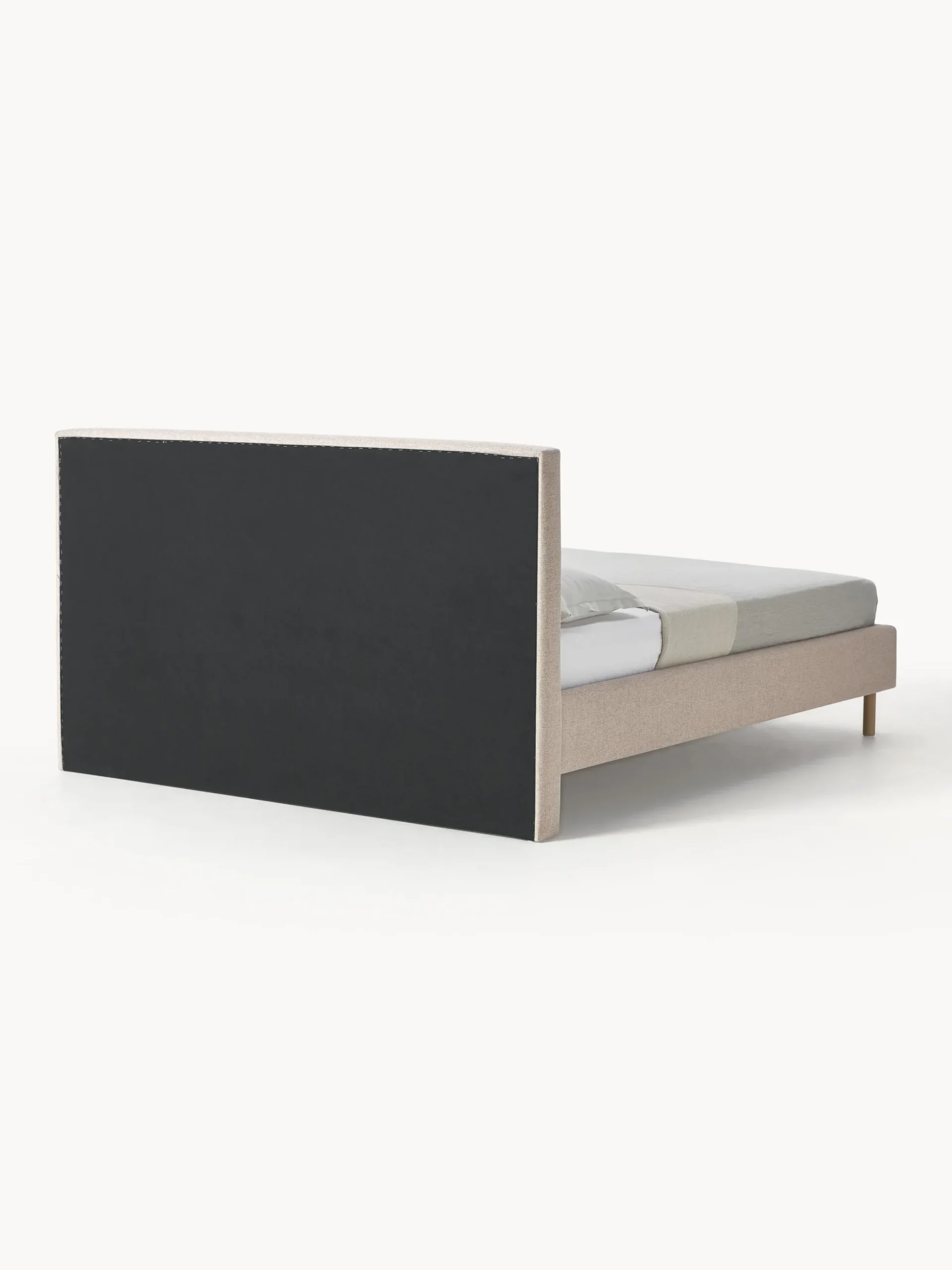 Letto imbottito con piedini in legno Giulia