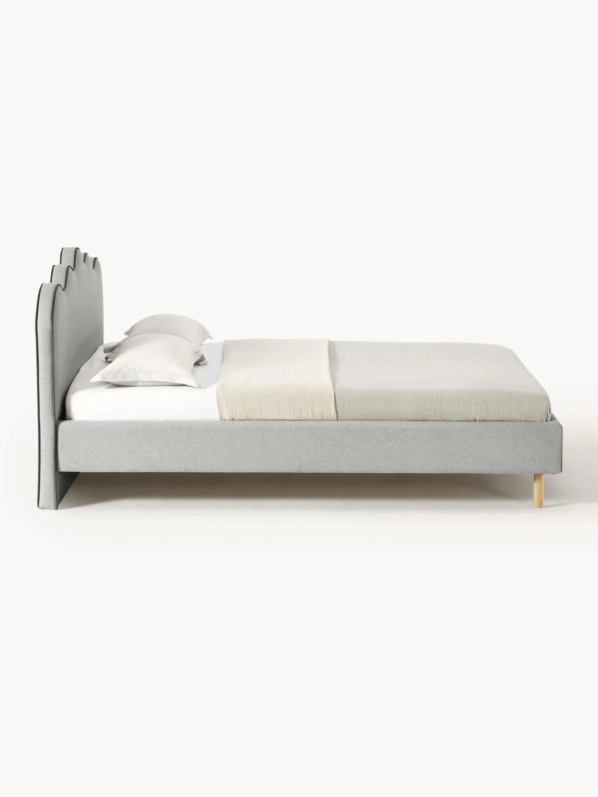 Letto imbottito con testiera ondulata Romy