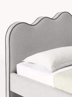 Letto imbottito con testiera ondulata Romy