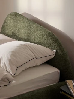 Letto imbottito in bouclé Gary