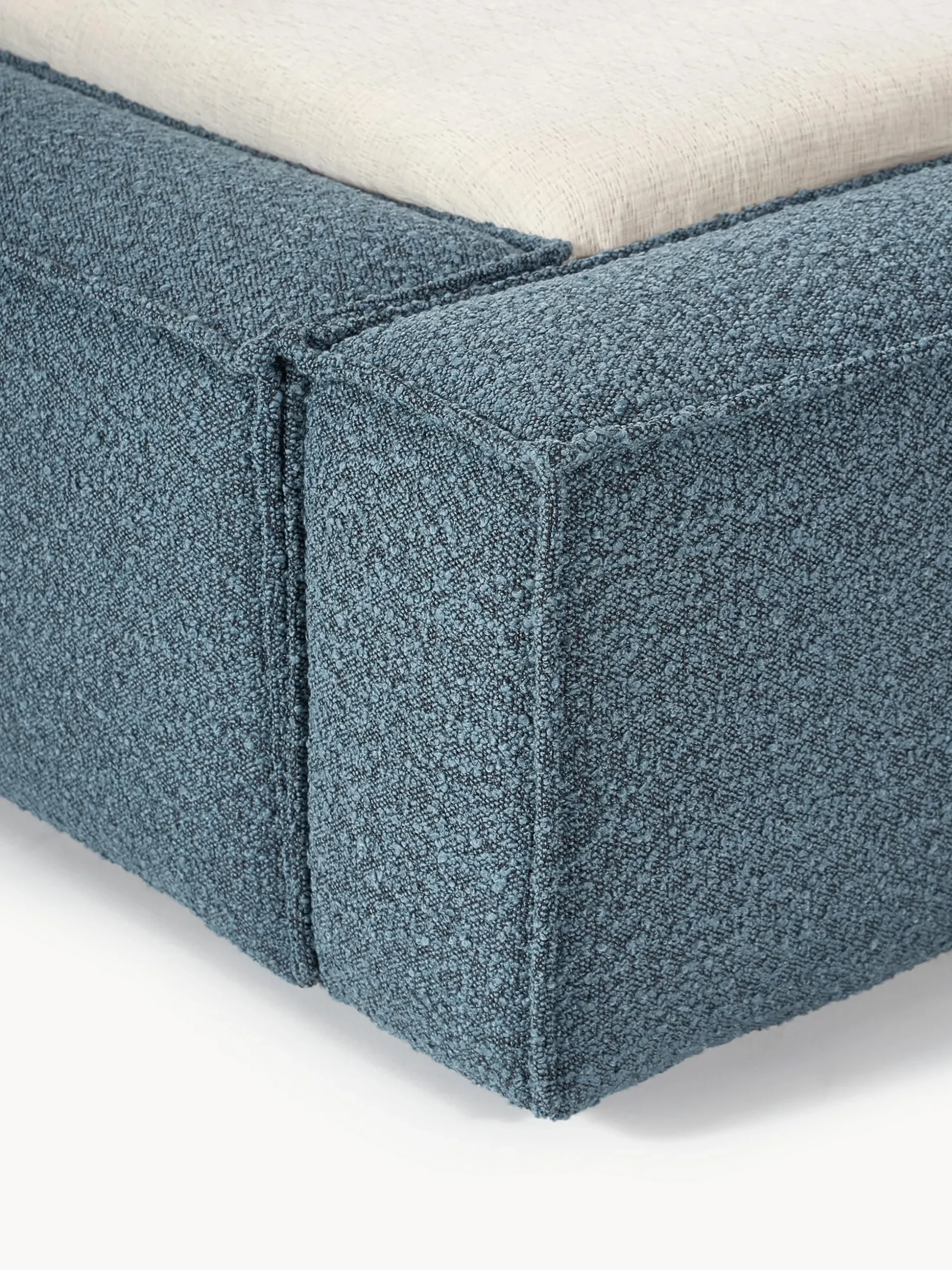 Letto imbottito in bouclé Lennon