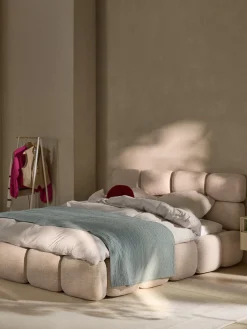 Letto imbottito in bouclé con contenitore Tayla
