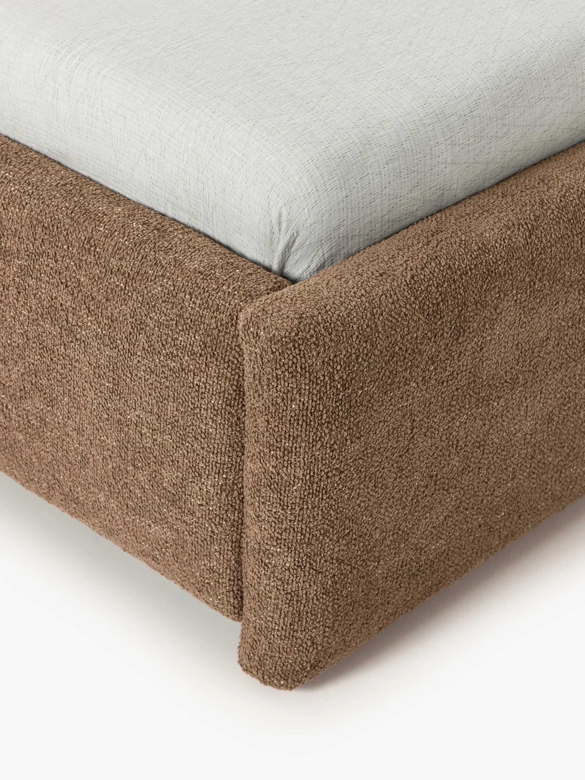 Letto imbottito in bouclé Gary