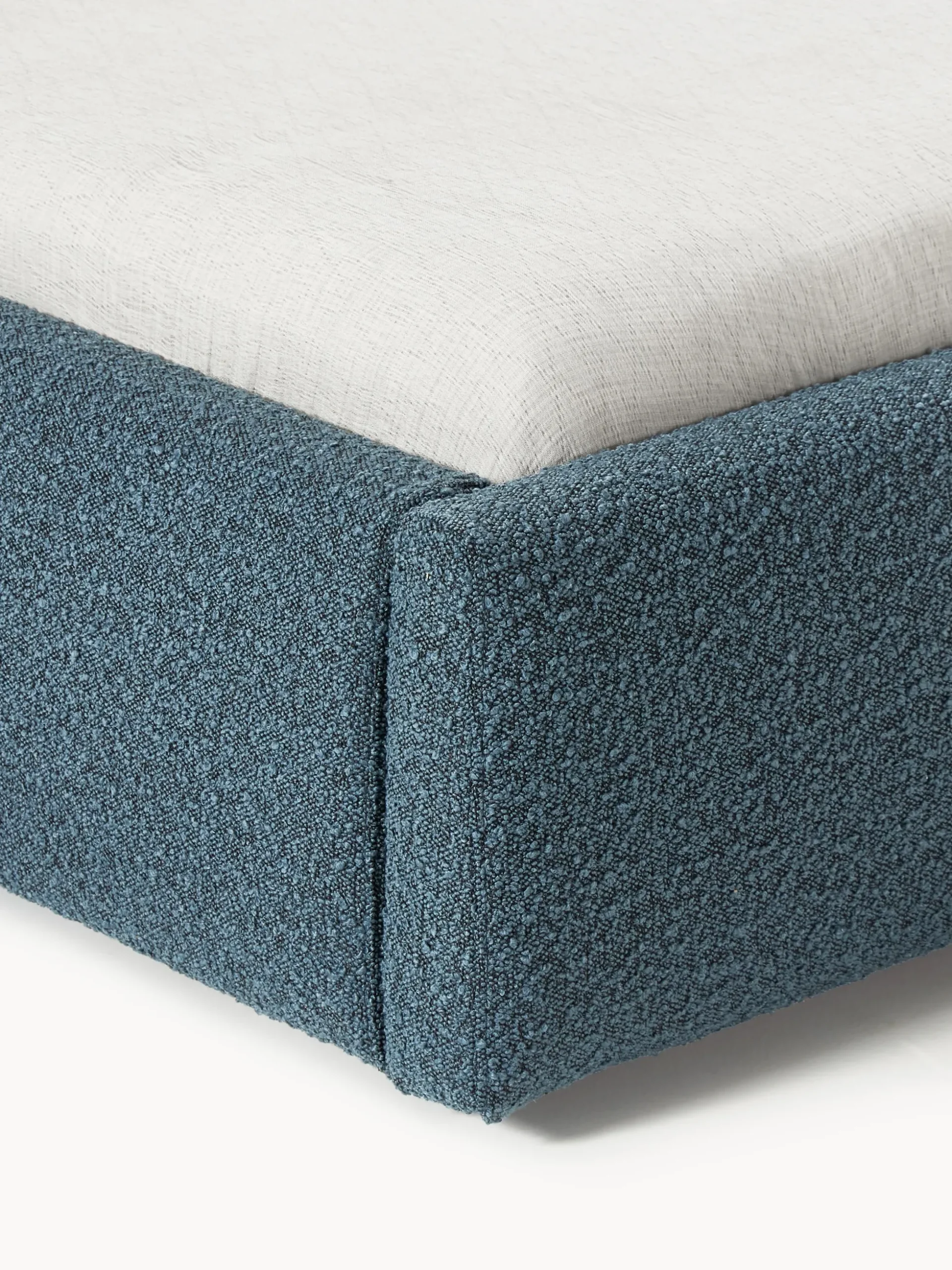 Letto imbottito in bouclé con contenitore Cloud