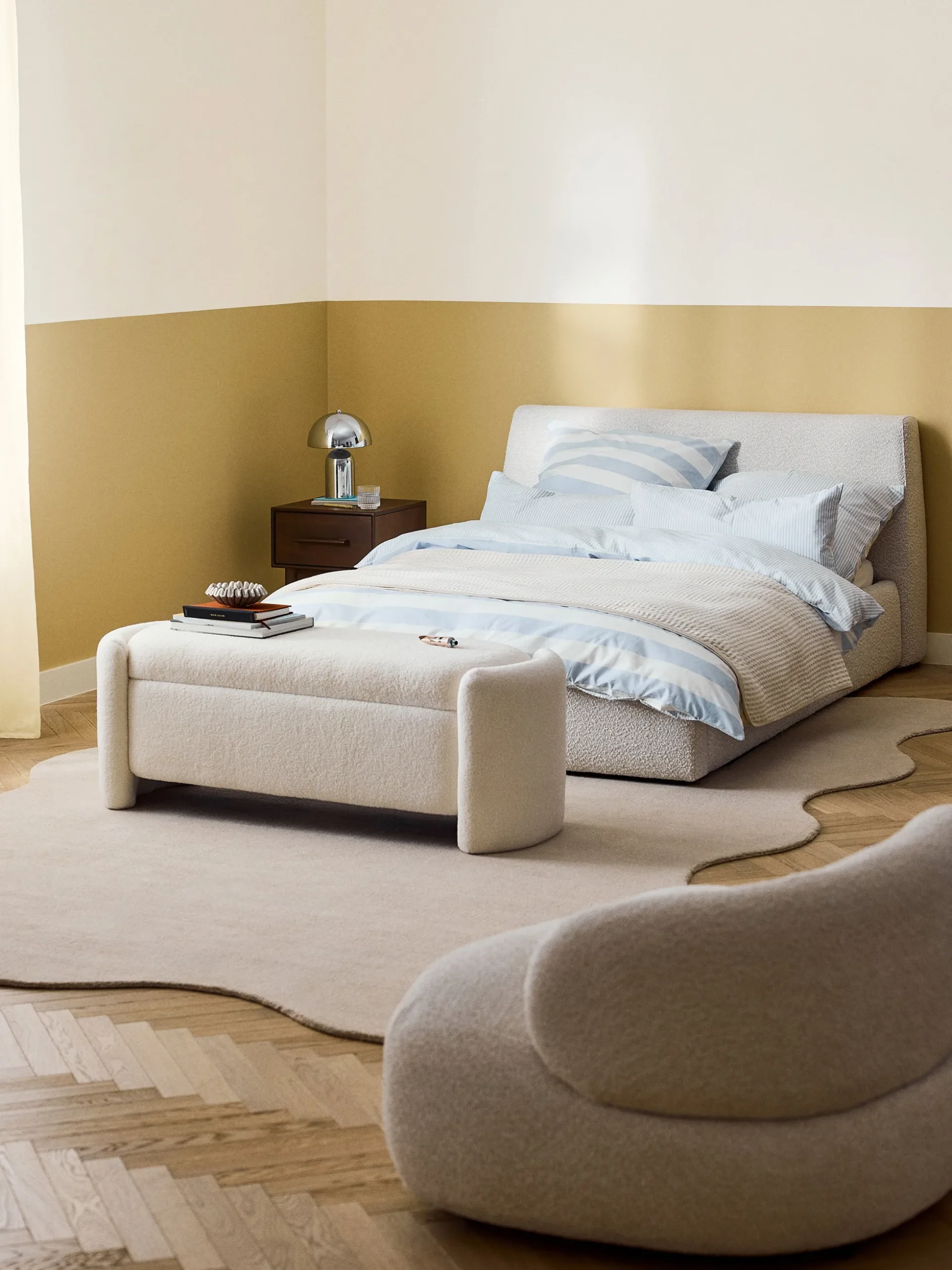 Letto imbottito in bouclé con contenitore Cloud