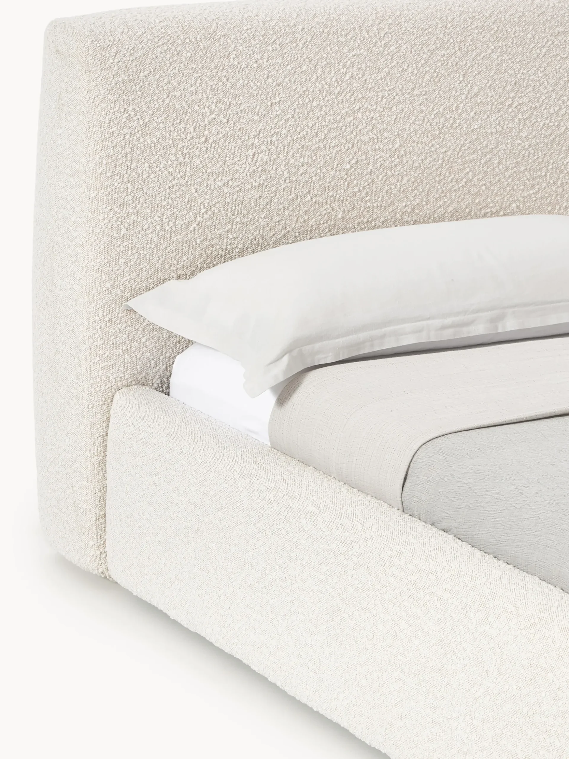 Letto imbottito in bouclé con contenitore Cloud