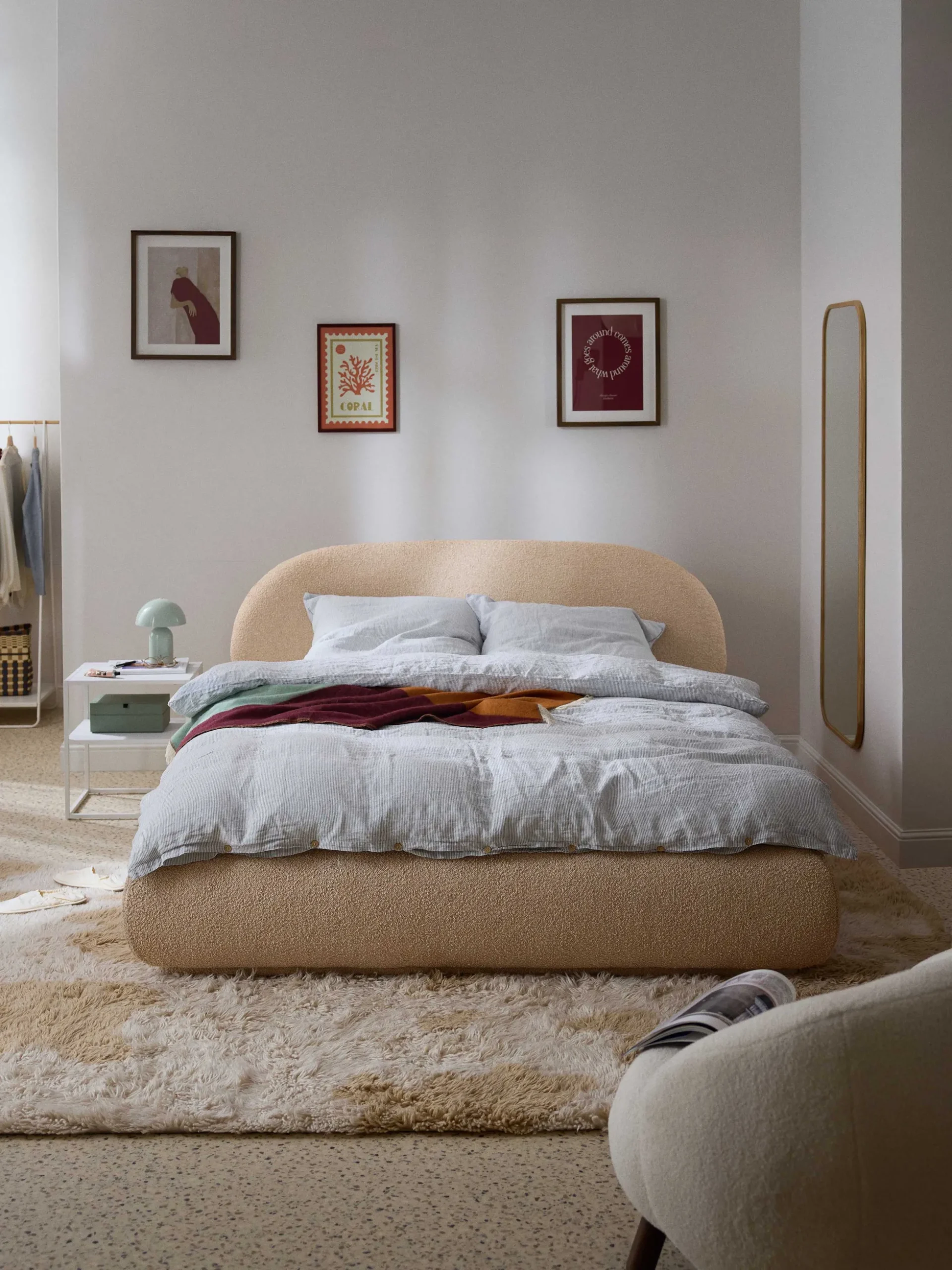 Letto imbottito in bouclé Alba