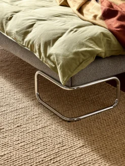 Letto imbottito in bouclé con gambe in metallo Olina