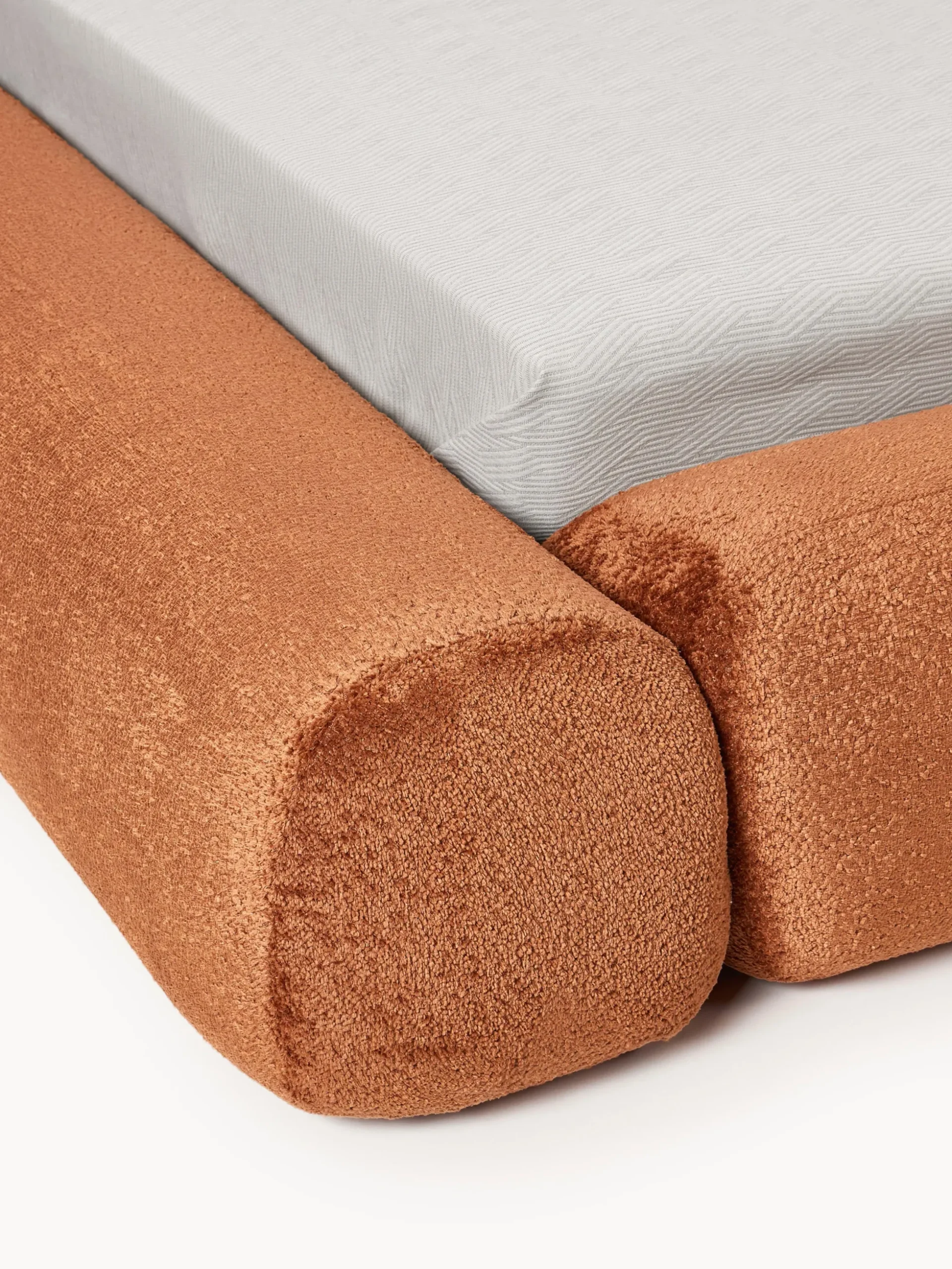 Letto imbottito in teddy bouclé Wolke