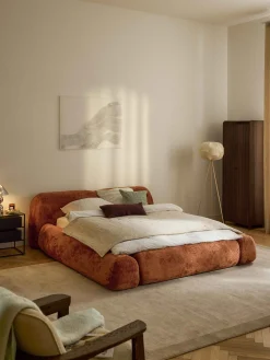 Letto imbottito in teddy bouclé con contenitore Wolke