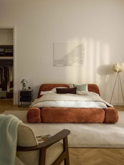 Letto imbottito in teddy bouclé con contenitore Wolke
