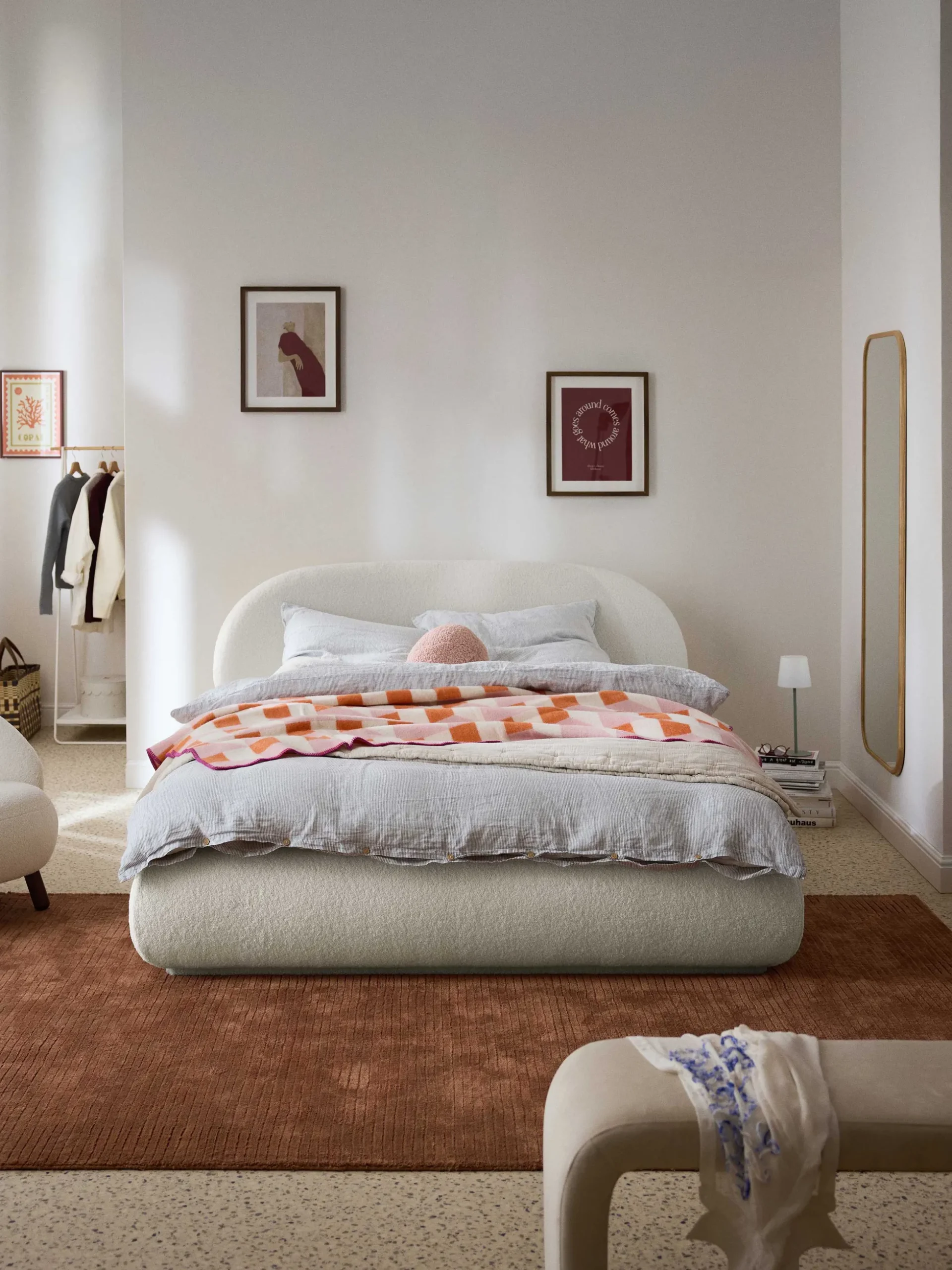 Letto imbottito in teddy con contenitore Alba