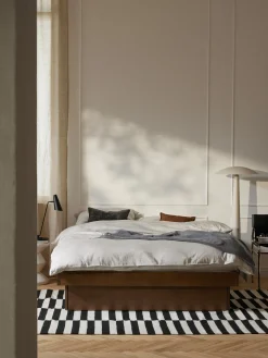 Letto in legno con contenitore Sato