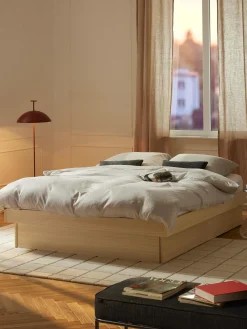 Letto in legno con contenitore Sato