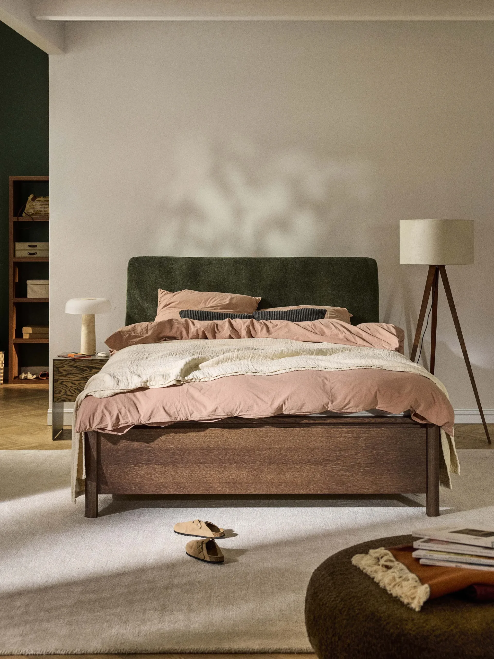 Letto in legno con testiera imbottita e cassetti Santiago