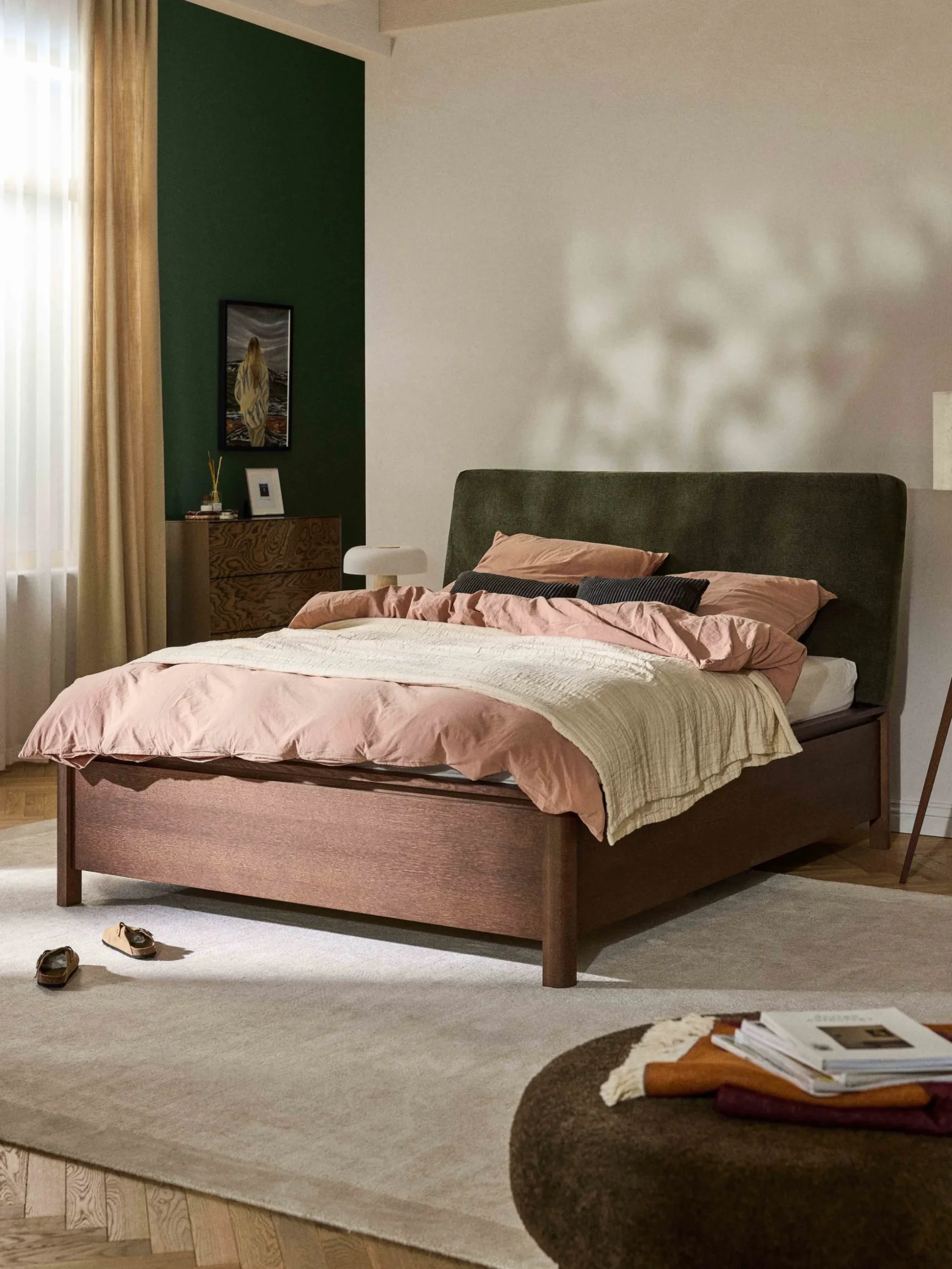Letto in legno con testiera imbottita e cassetti Santiago