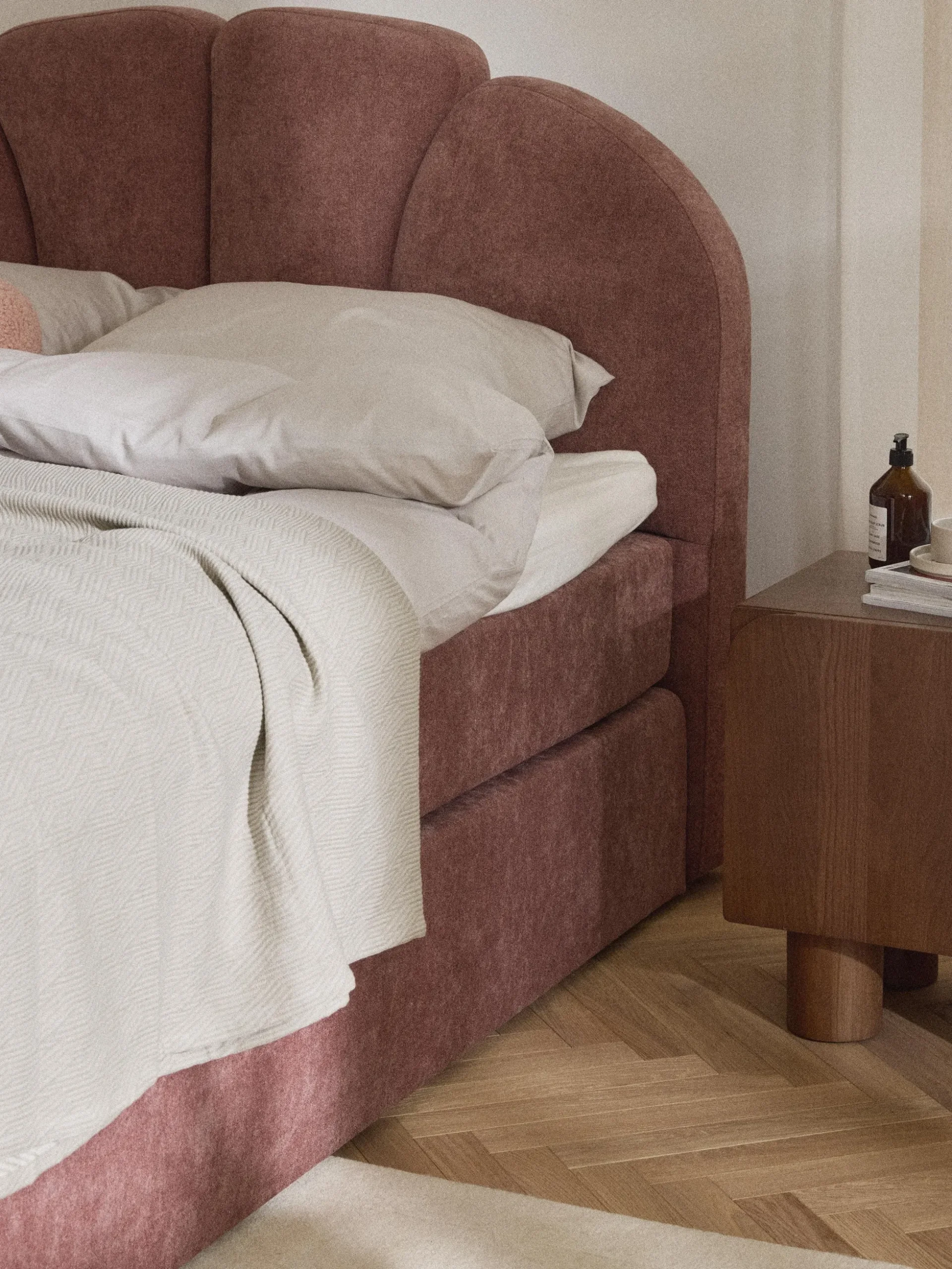 Letto boxspring con vano contenitore Romia