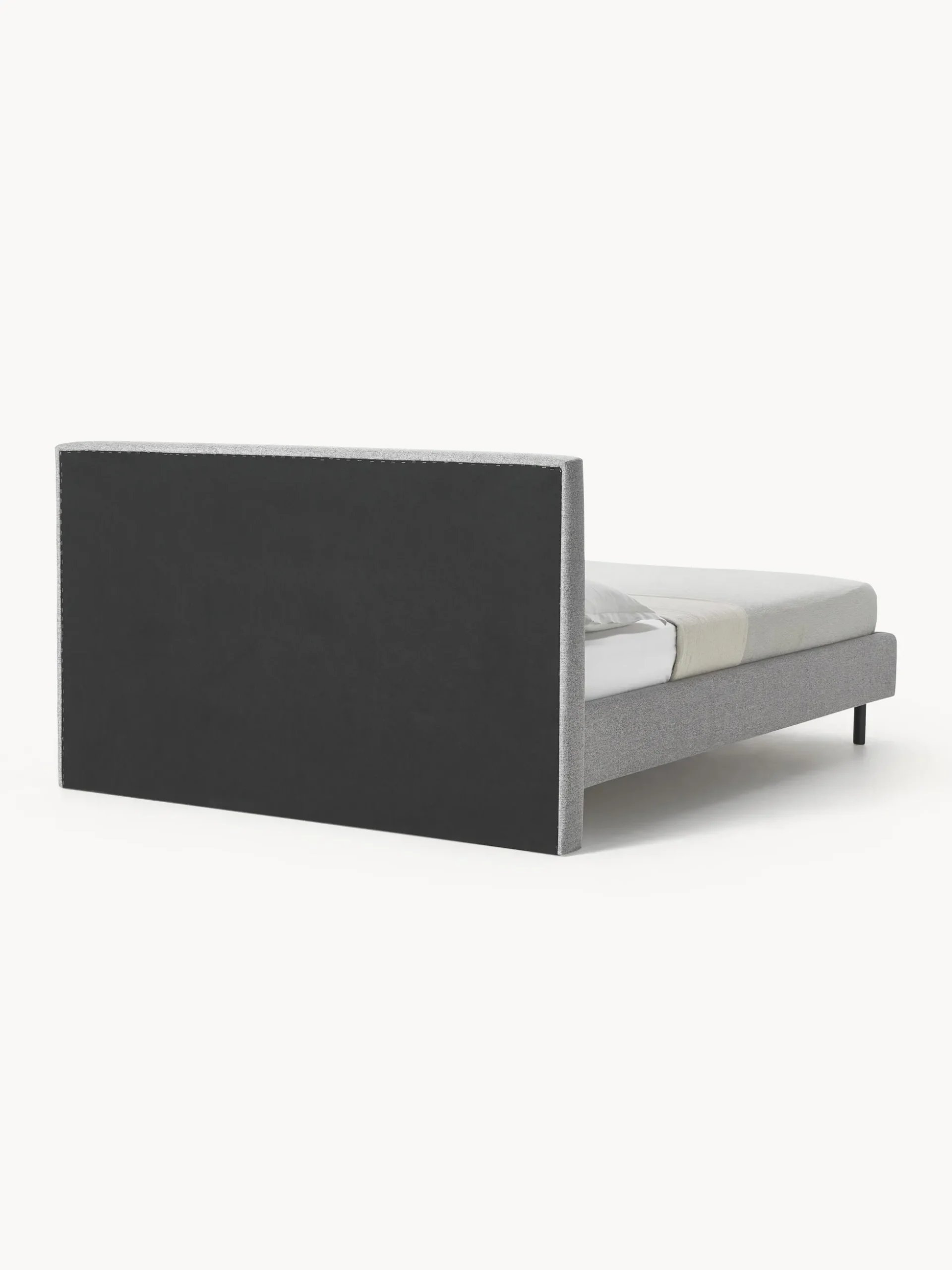 Letto imbottito con piedini in legno Giulia